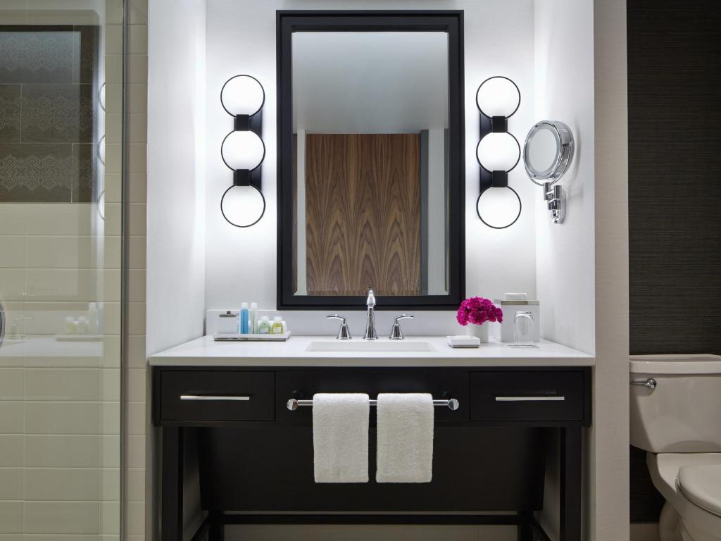 Loews Chicago Hotel Main image 2